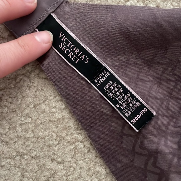 Victoria’s Secret // Unlined Bra - Picture 4 of 4